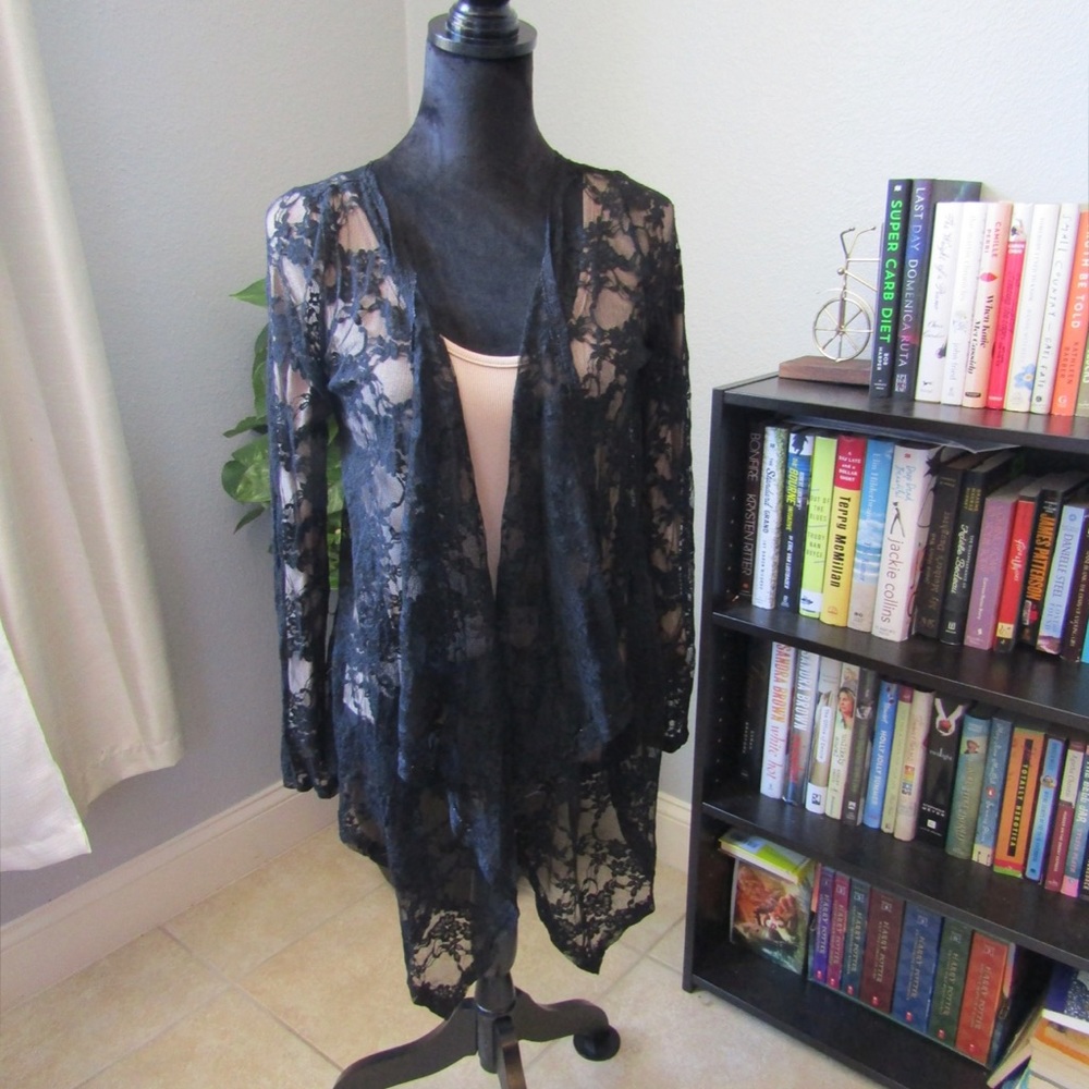 579 Women Black Lace Cardigan sz M Pre-Loved!